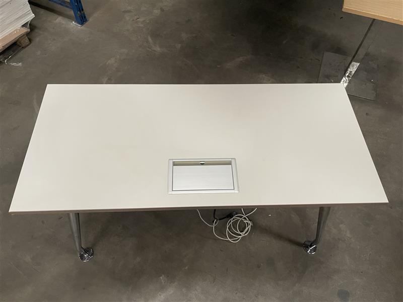 Orangebox: Obvia Office Desk - Gerenoveerd