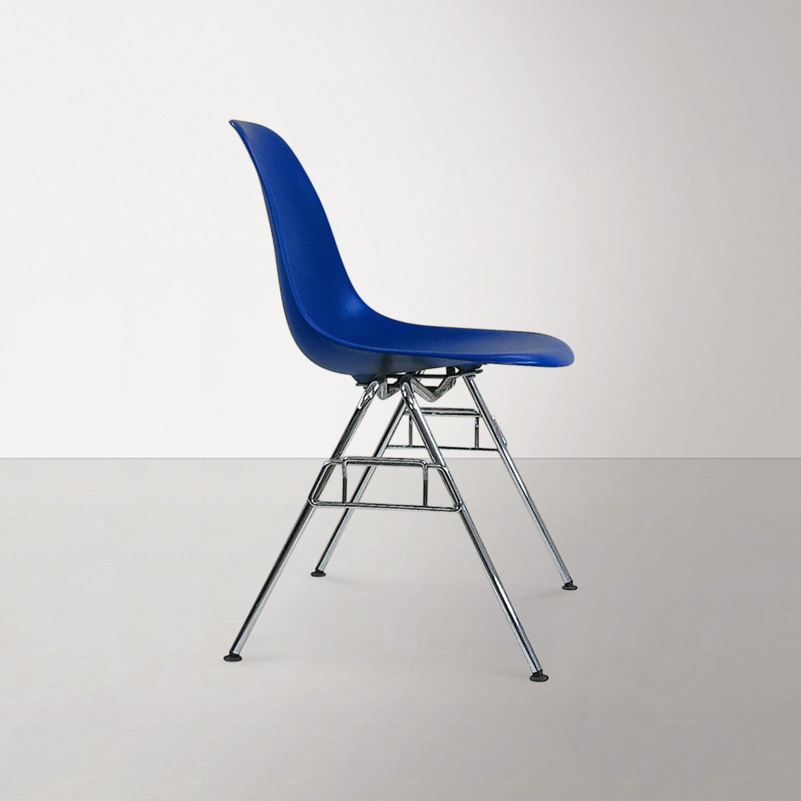 <tc>Vitra</tc> <tc>Eames</tc>: DSS - Stapelstoel - Gereviseerd