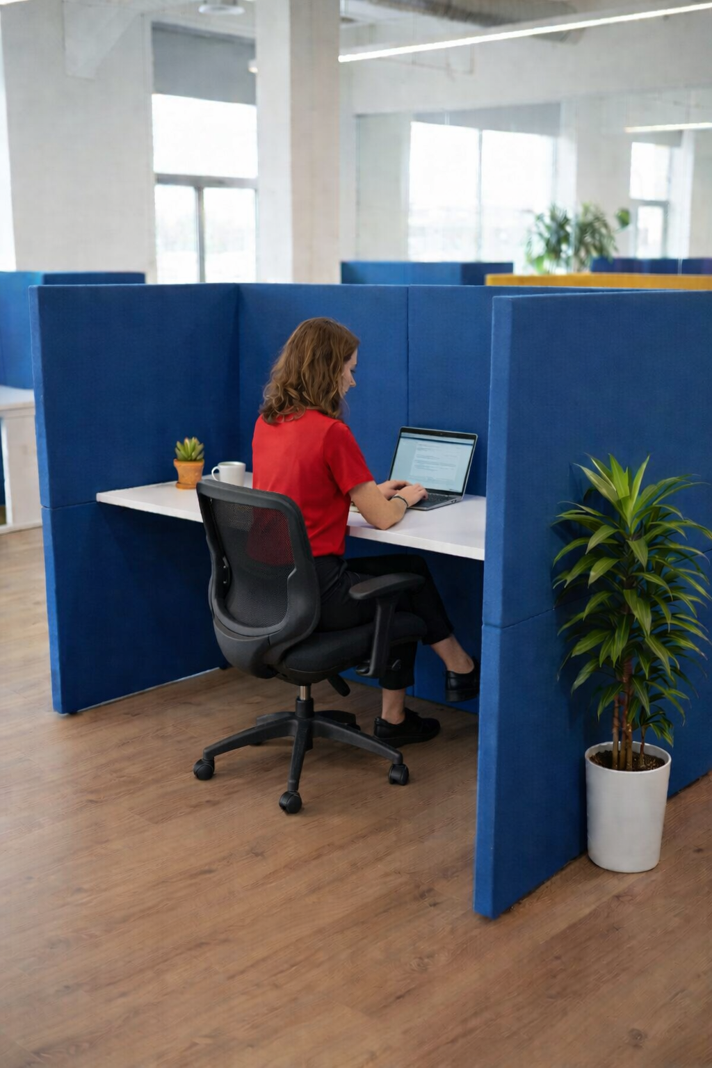 KI Europe: Navy Back to Back Booth - Refurbished