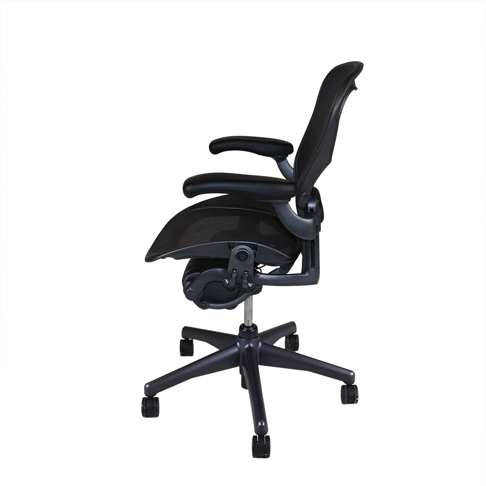 <tc>Herman Miller</tc>: Aeron <tc>Size B</tc> Houtskool, alleen achteroverkanteling - Gereviseerd