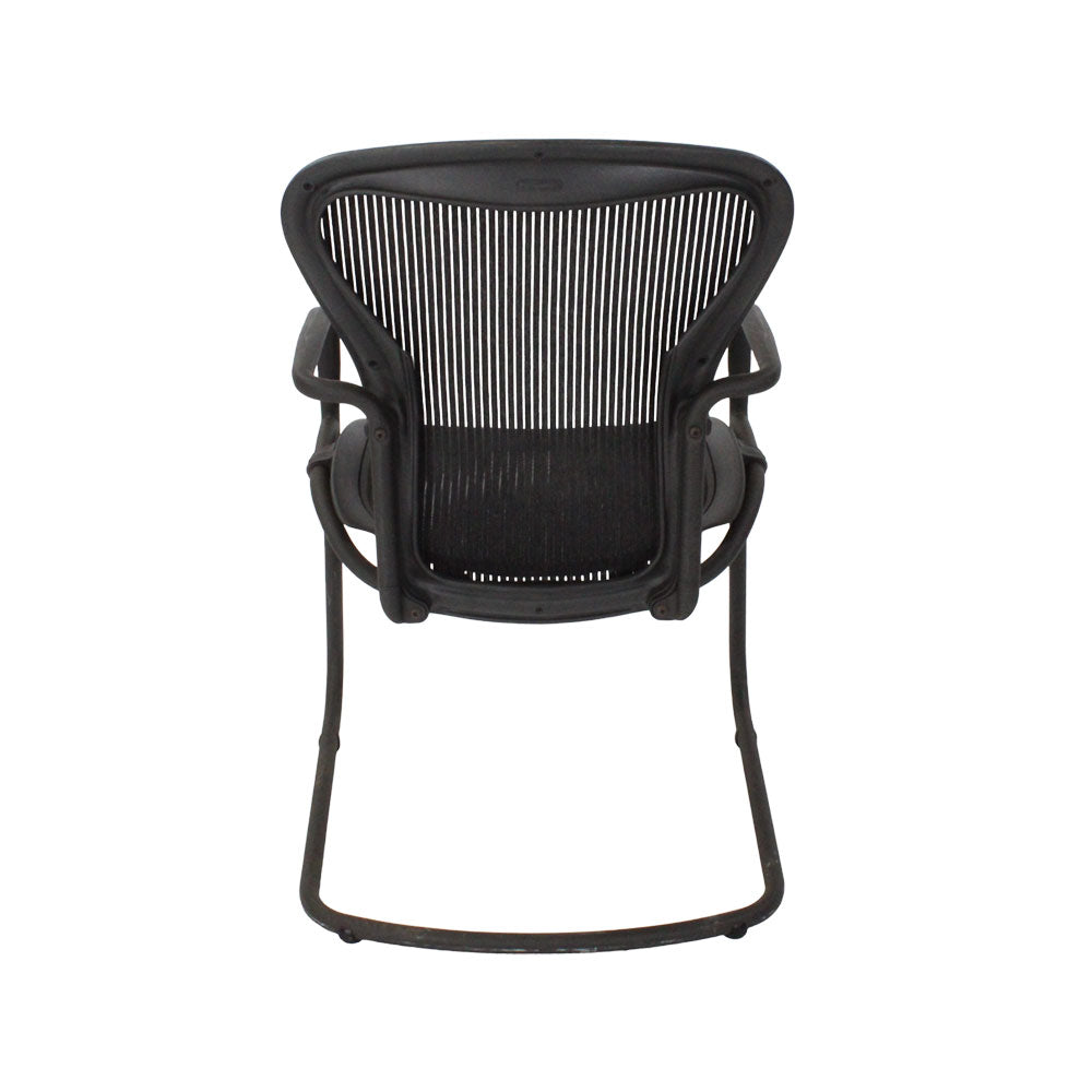 <tc>Herman Miller</tc>: Aeron Cantilever Bezoekersstoel in Grafiet - Gereviseerd