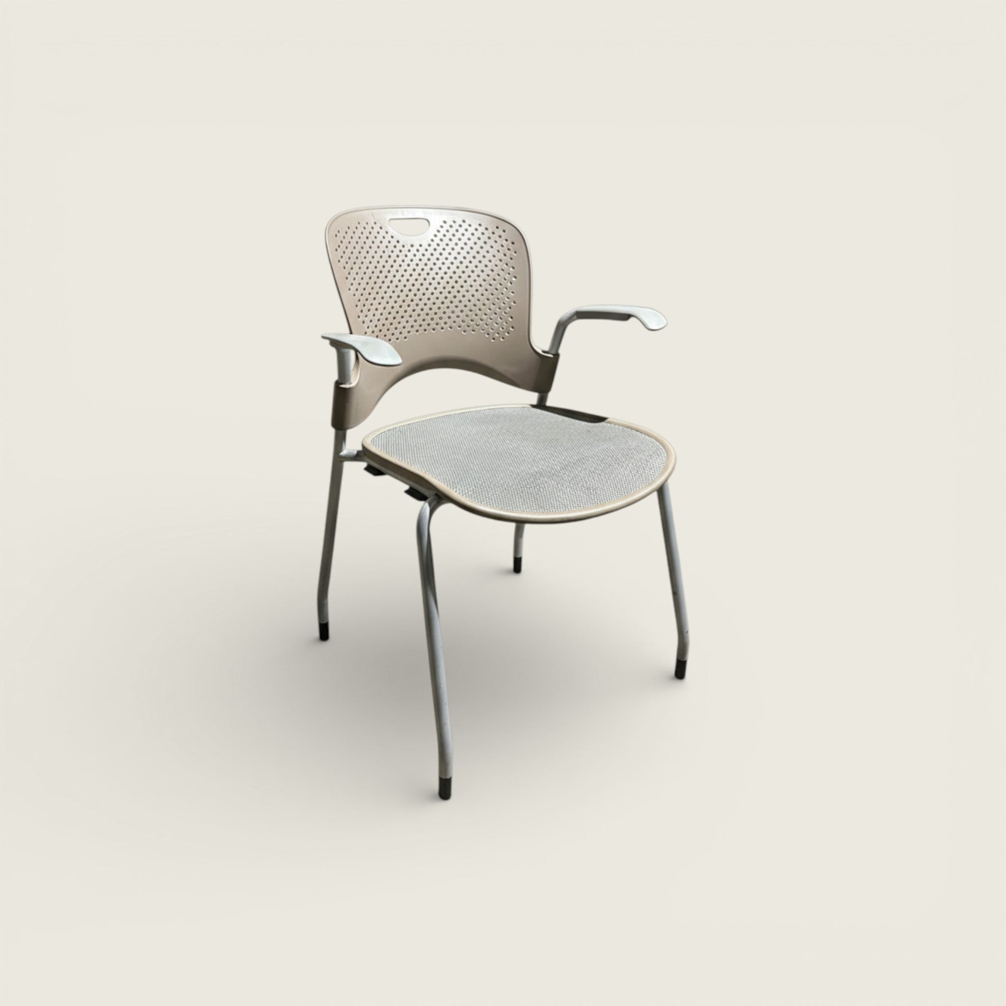<tc>Herman Miller</tc>: Caper Stapelstoel - Gereviseerd