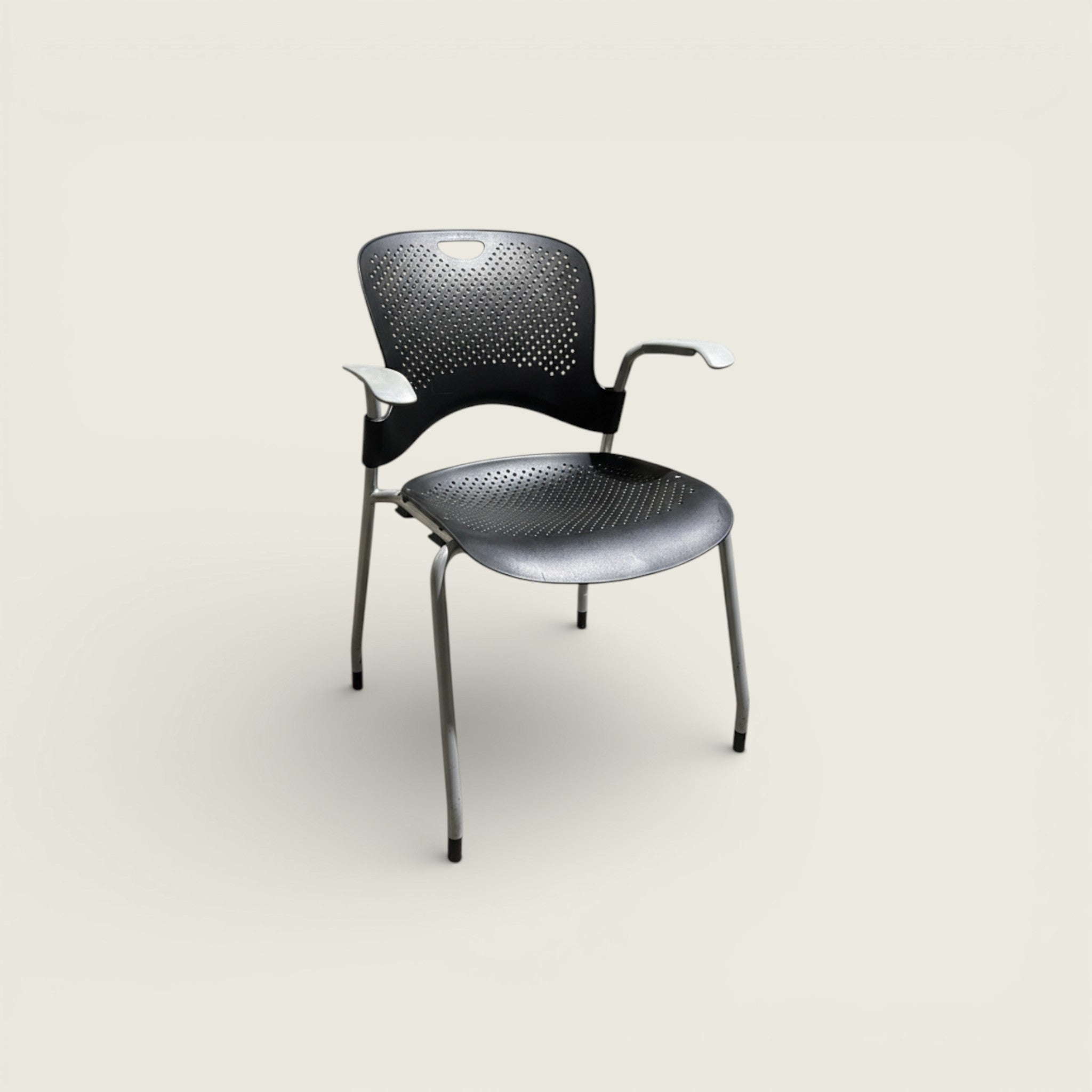 <tc>Herman Miller</tc>: Caper Stapelstoel - Gereviseerd