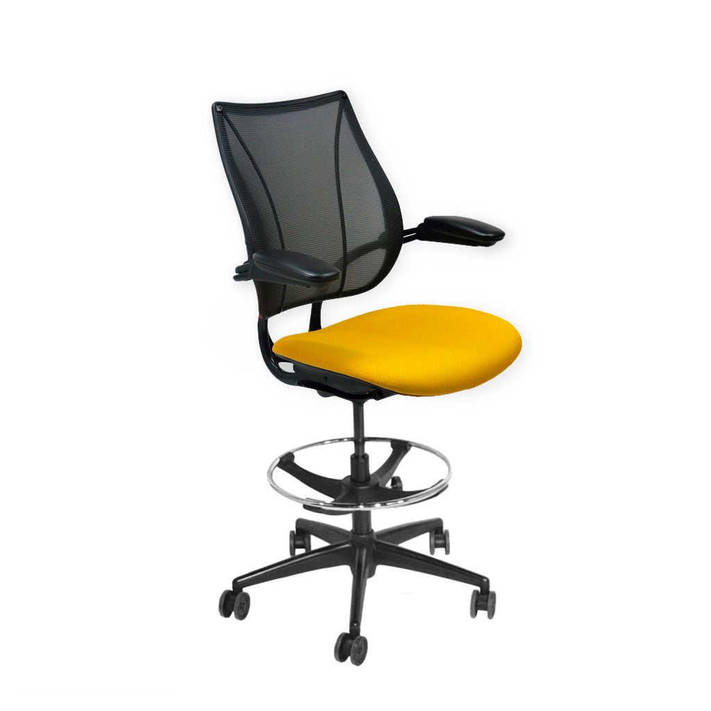 <tc>Humanscale</tc>: <tc>Liberty</tc> Tekenstoel in gele stof - Gereviseerd