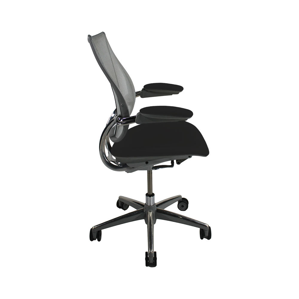 <tc>Humanscale</tc>: <tc>Liberty</tc> Bureaustoel in zwart leer - Gereviseerd