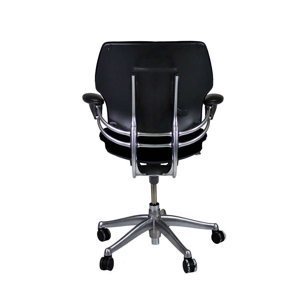 <tc>Humanscale</tc>: <tc>Freedom</tc> Bureaustoel met aluminium frame in zwarte stof - Gereviseerd
