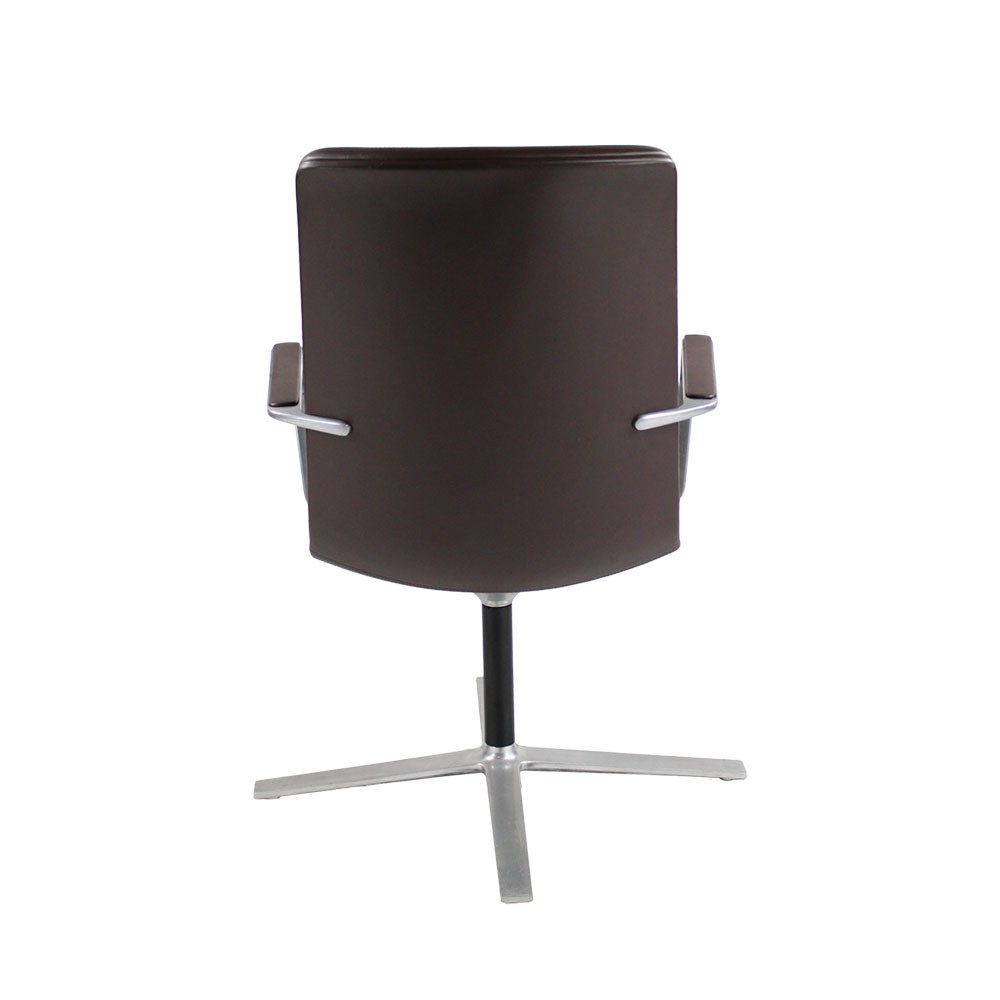 Orangebox: Calder Meeting Chair 4 Star Base in bruin leer - opgeknapt