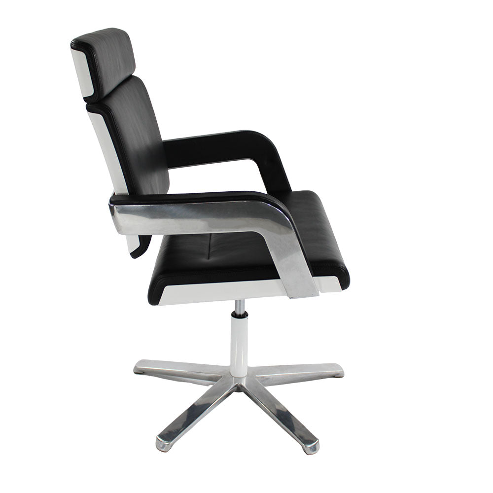 <tc>Konig + Neurath</tc>: Charta Lounge Chair Hoge Rug - Gereviseerd