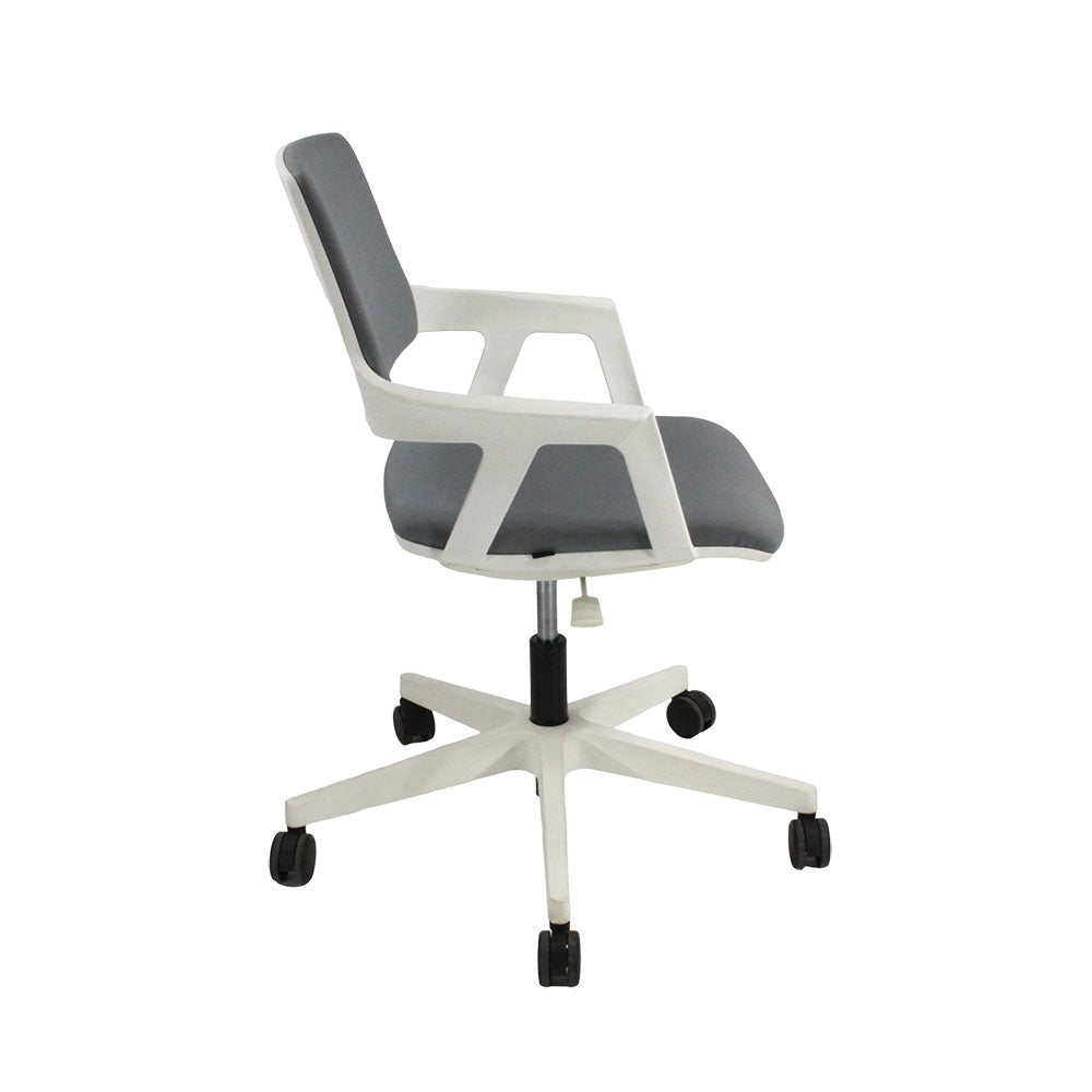 Steelcase: QiVi - Meeting Chair in Grey Fabric - Refurbished