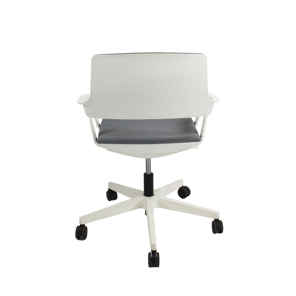 Steelcase: QiVi - Meeting Chair in Grey Fabric - Refurbished