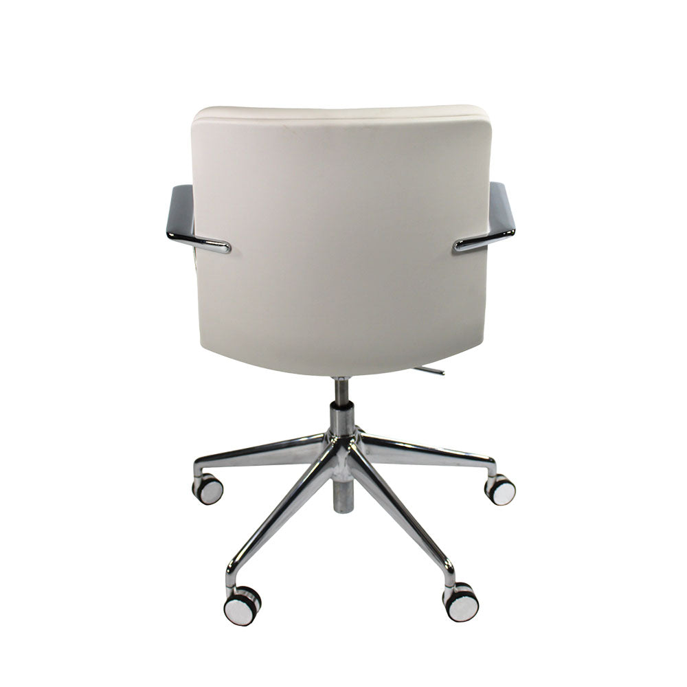 Orangebox: Calder Chair MBS5 in wit leer - Gerenoveerd