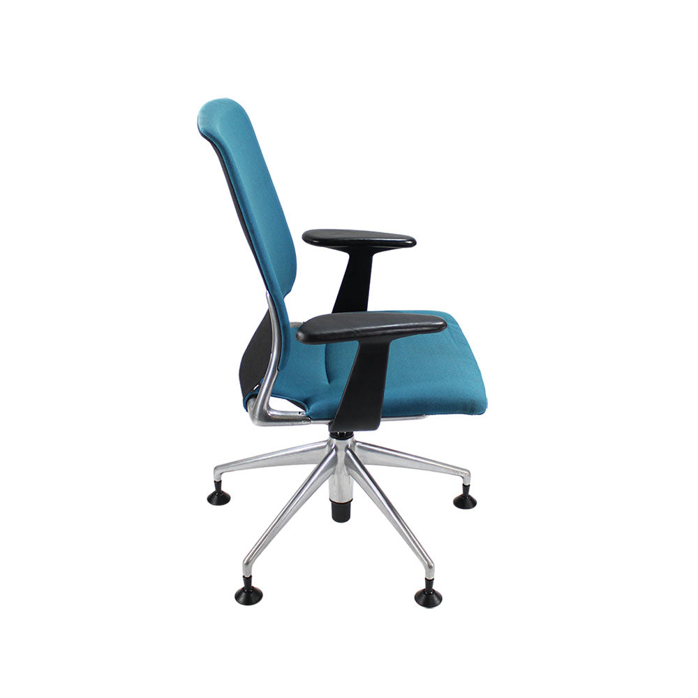 <tc>Vitra</tc>: Meda bureaustoel met aluminium frame in blauwe stof - Gereviseerd