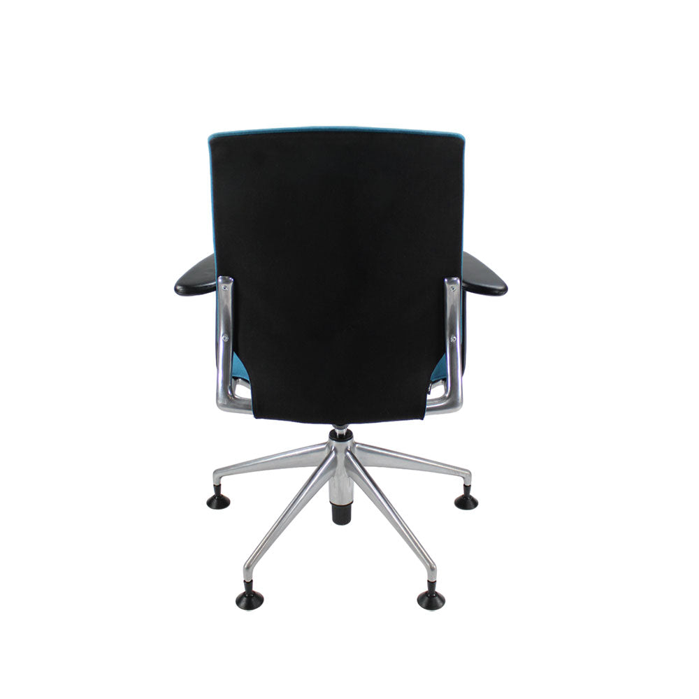 <tc>Vitra</tc>: Meda bureaustoel met aluminium frame in blauwe stof - Gereviseerd