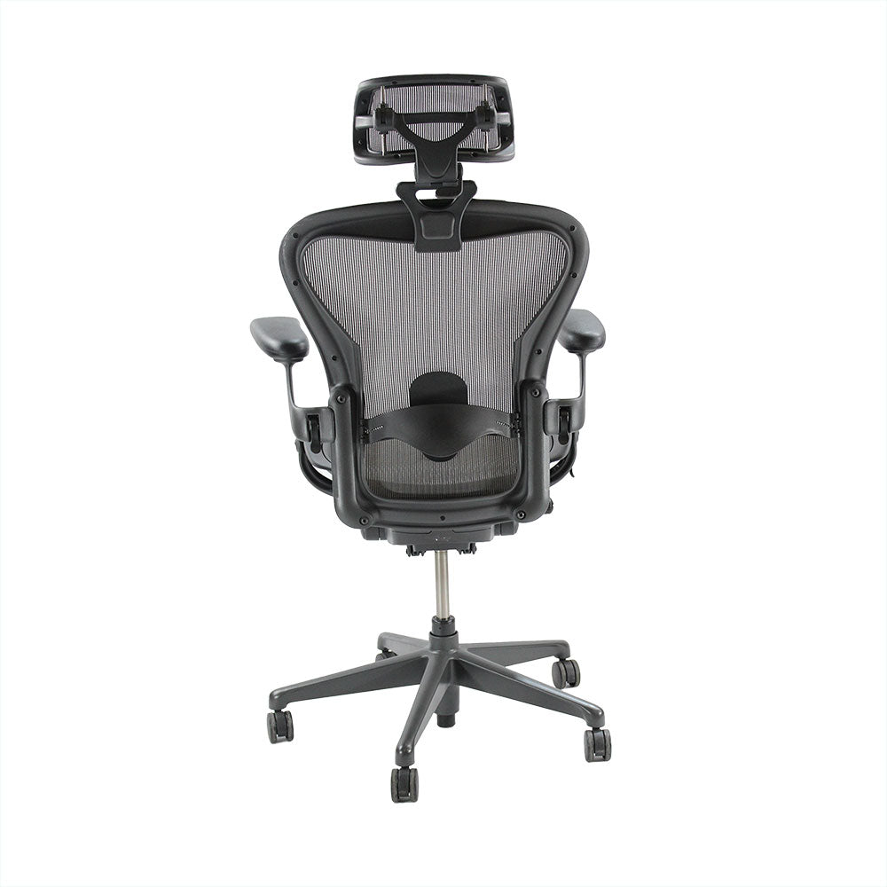 <tc>Herman Miller</tc>: Aeron <tc>Size B</tc> Geremasterd met hoofdsteun in grafiet - Gereviseerd