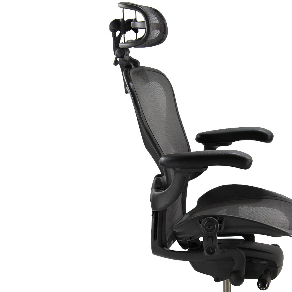 <tc>Herman Miller</tc>: Aeron <tc>Size B</tc> Geremasterd met hoofdsteun in grafiet - Gereviseerd
