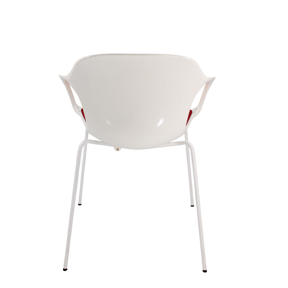 <tc>Fritz Hansen</tc>: Nap Chair in wit/rode stof - Gereviseerd