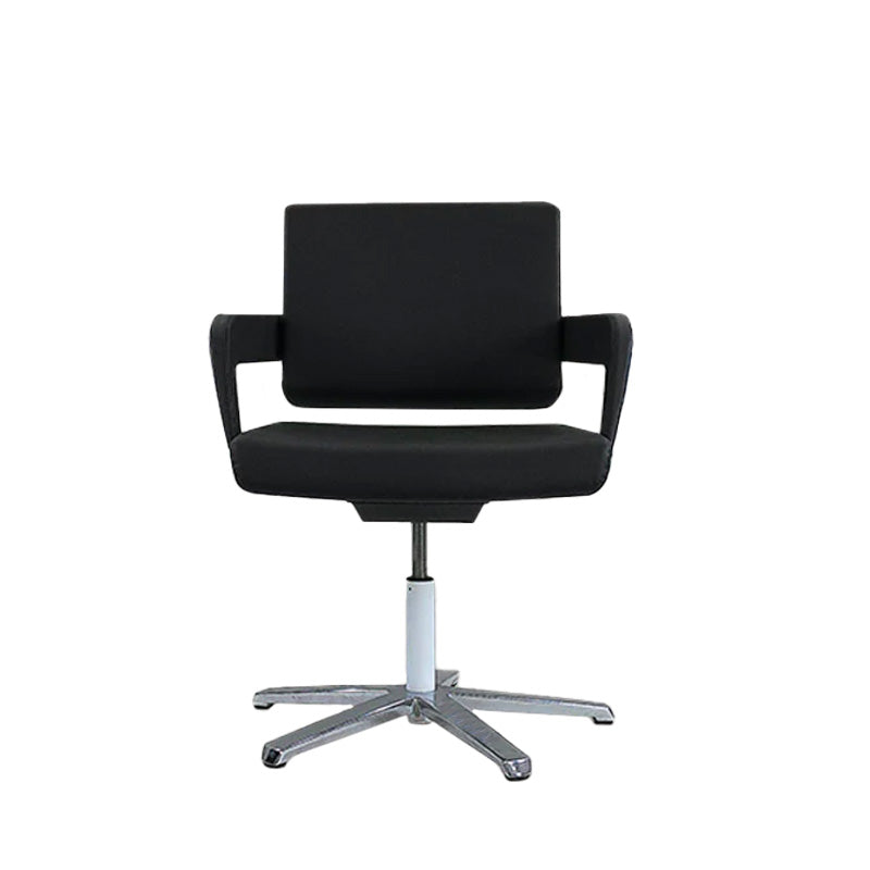 <tc>Konig + Neurath</tc>: Charta Lounge Chair - Gereviseerd