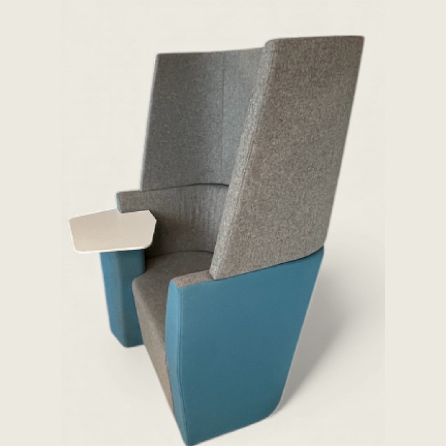 Orangebox: Grijze en donkergroene Away From The Desk (AFTD) bank met hoge rugleuning - Gerenoveerd