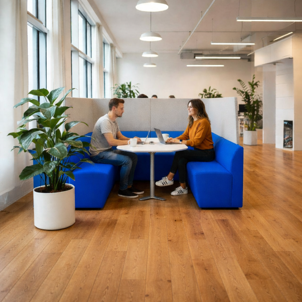 Orangebox: lichtgrijs en helderblauw, weg van het bureau (AFTD), gesloten cabine met hoge rugleuning - gerenoveerd