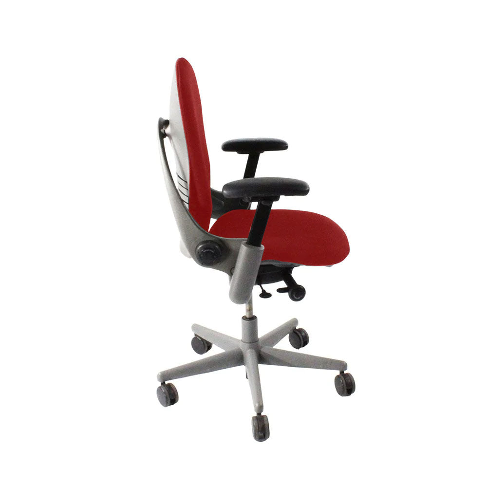 <tc>Steelcase</tc>: <tc>Leap V1</tc> Bureaustoel - Grijs frame/rode stof - Gereviseerd