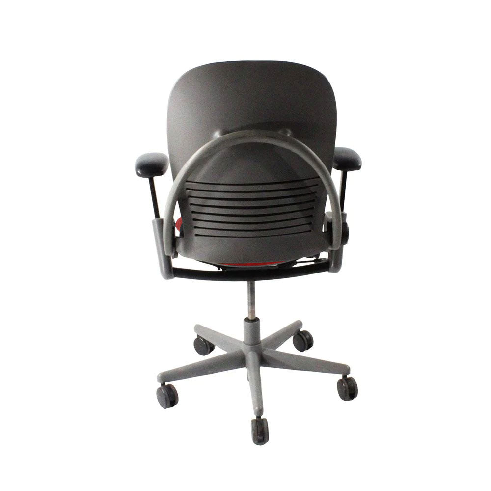 <tc>Steelcase</tc>: <tc>Leap V1</tc> Bureaustoel - Grijs frame/rode stof - Gereviseerd