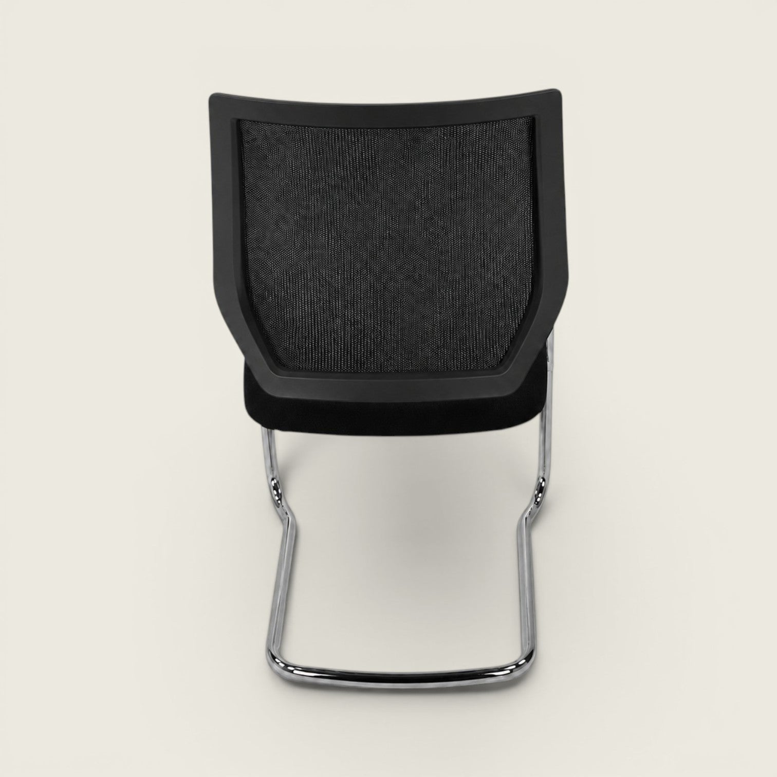 <tc>Sedus</tc>: <tc>Quarterback</tc> Zweefstoel met zwarte mesh rugleuning en zwarte zitting - gerenoveerd