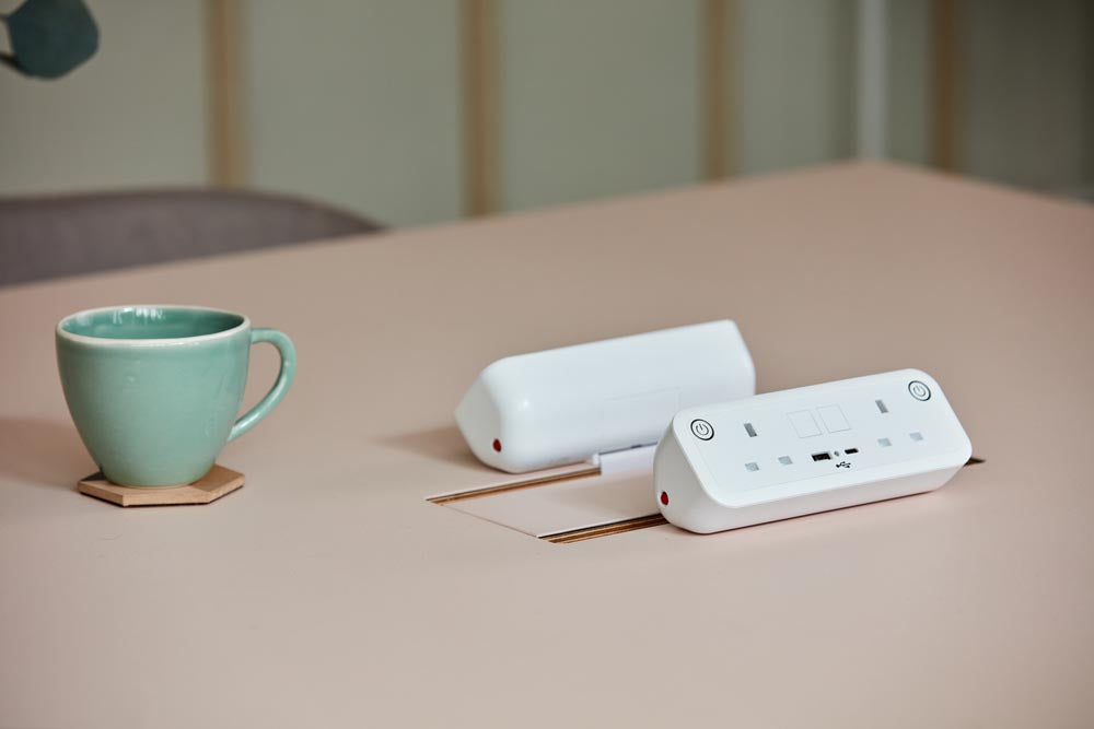 Uno Desktop Power Module in Gloss White