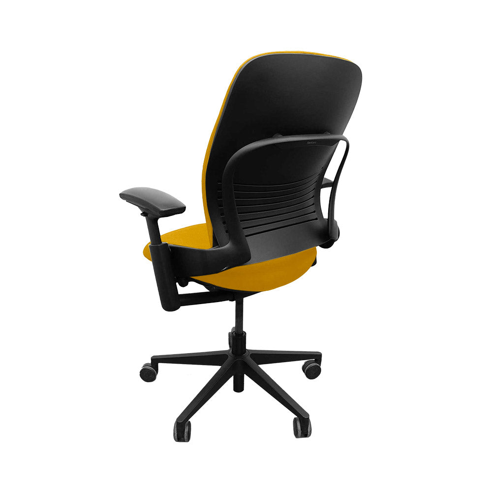 <tc>Steelcase</tc>: <tc>Leap V2</tc> Bureaustoel met verstelbare armleuningen - Gele stof - Gereviseerd