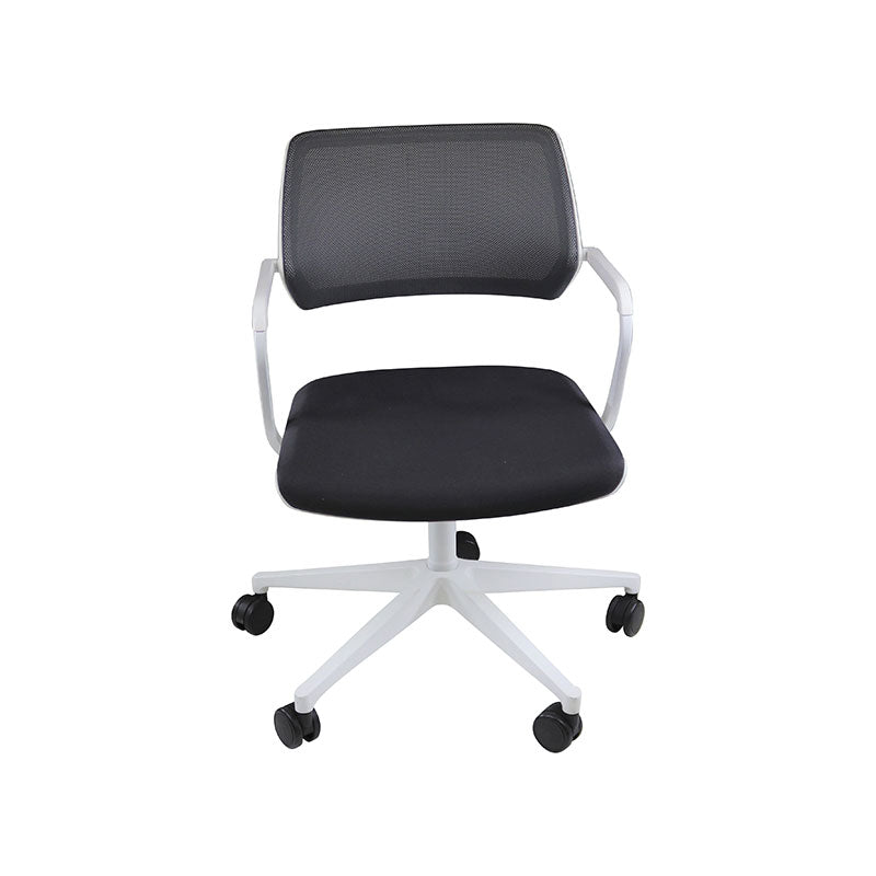Steelcase: QiVi - Meeting Chair with Mesh Back in Grey Fabric - Refurbished