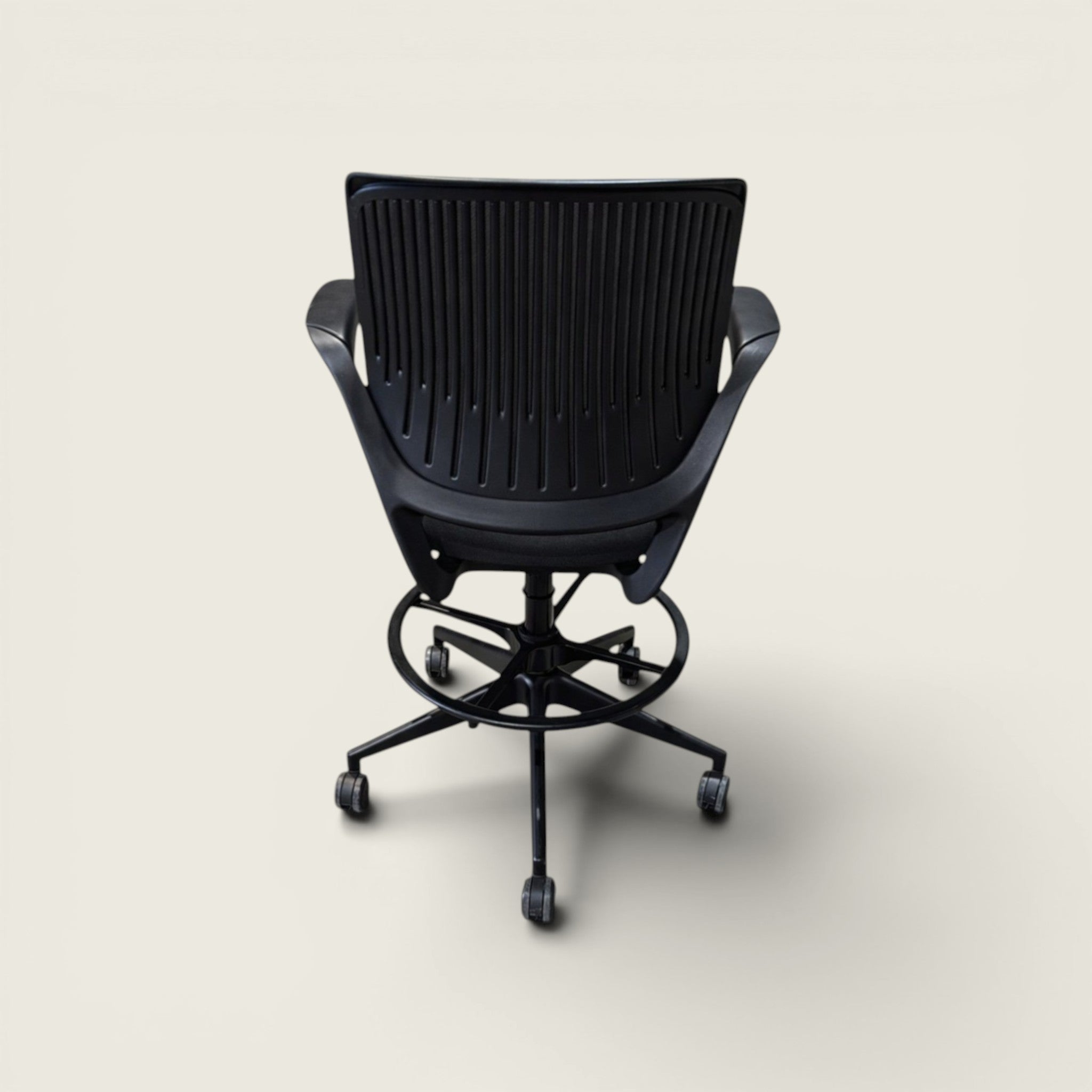 <tc>Steelcase</tc>Cobi tekenstoel in zwart - gerenoveerd