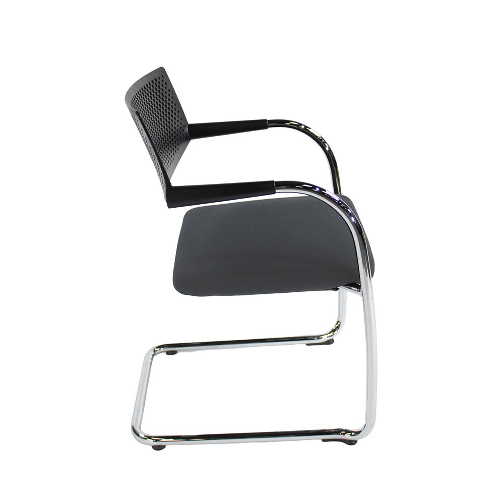 <tc>Vitra</tc>: <tc>VisaVis</tc> 2 vergaderstoelen in grijze stof - gerenoveerd