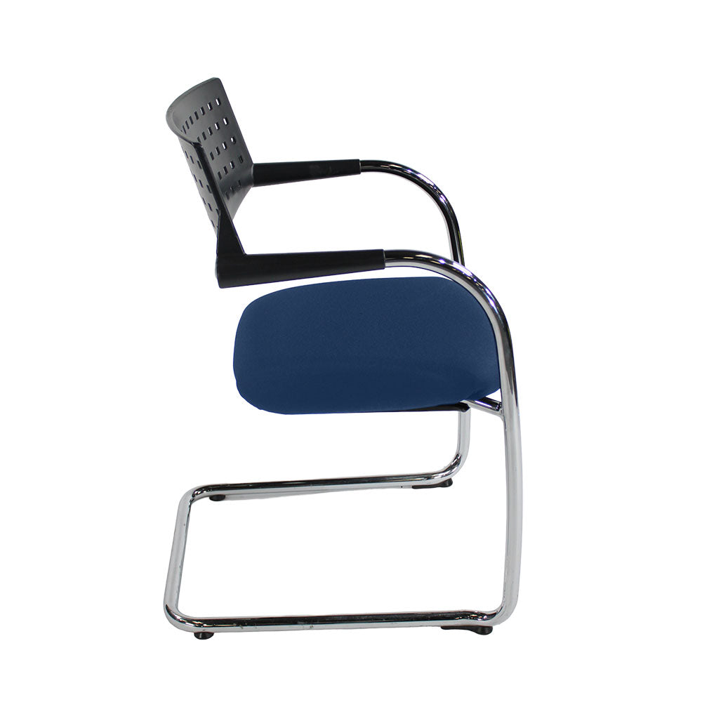 <tc>Vitra</tc>: <tc>VisaVis</tc> Vergaderstoel in blauwe stof - Gereviseerd