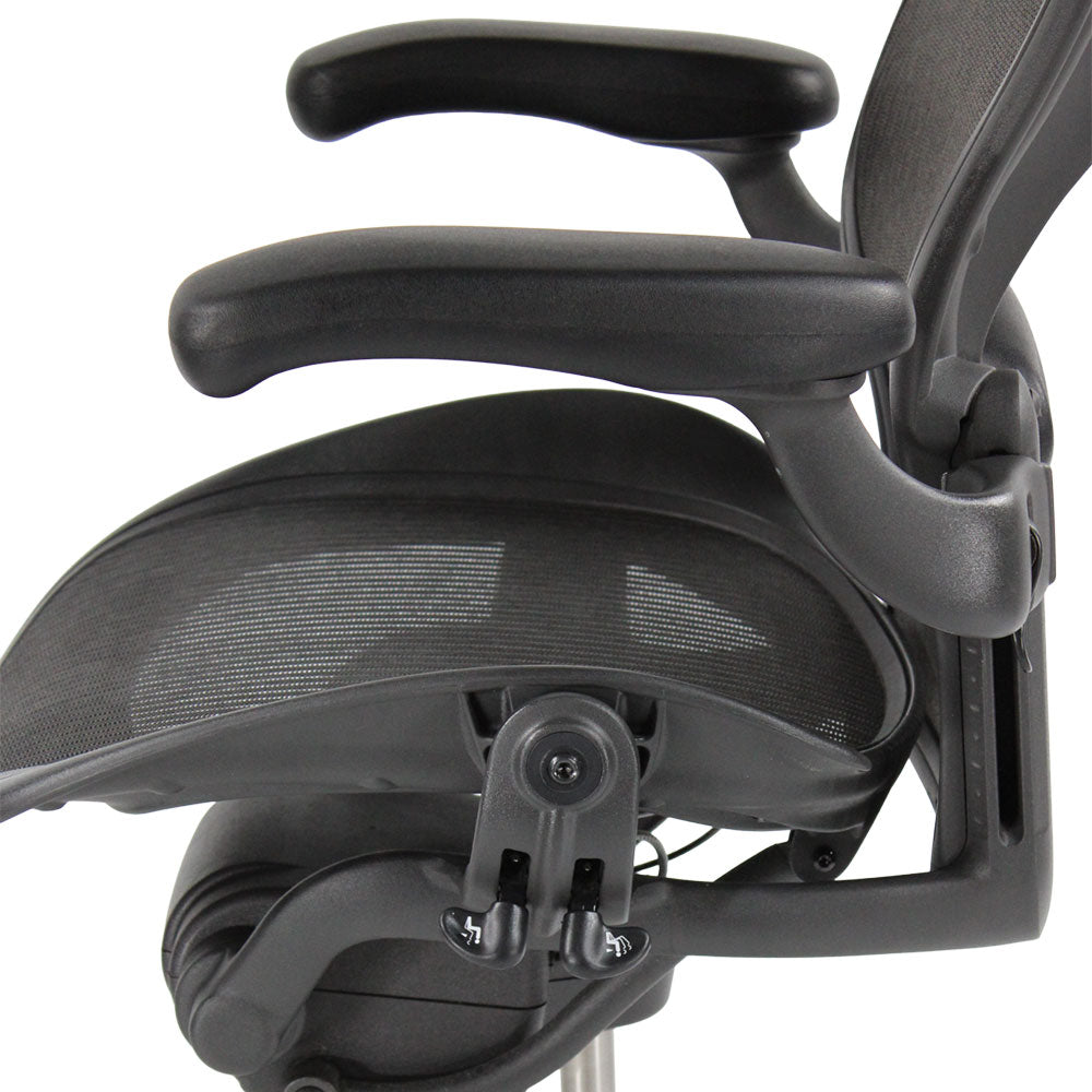 <tc>Herman Miller</tc>:Aeroon <tc>Size B</tc> Full House met hoofdsteun in grafiet - Gereviseerd