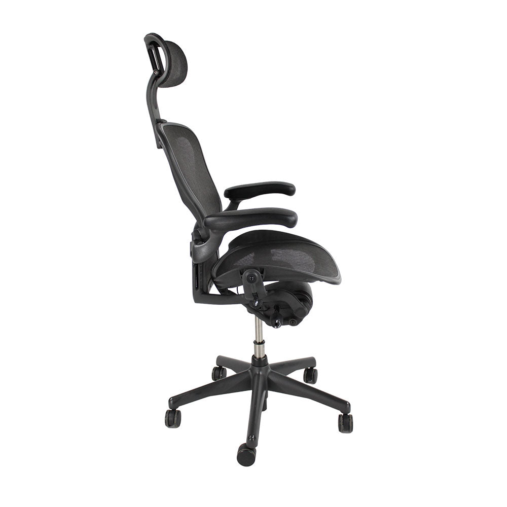<tc>Herman Miller</tc>:Aeroon <tc>Size B</tc> Full House met hoofdsteun in grafiet - Gereviseerd