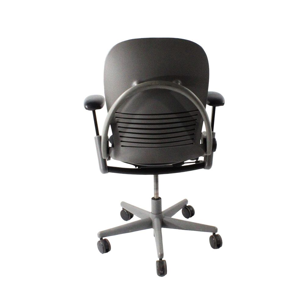 <tc>Steelcase</tc>: <tc>Leap V1</tc> Bureaustoel - Grijs frame/zwart leer - Gereviseerd