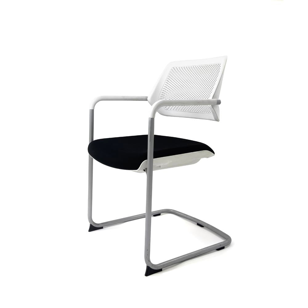 Steelcase: Qivi - Sled Base Meeting Chair - Refurbished