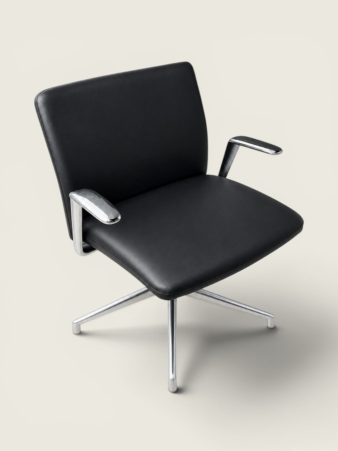 Boss Design: Tokoyo Meeting Chair in Black Leather - Refurbished