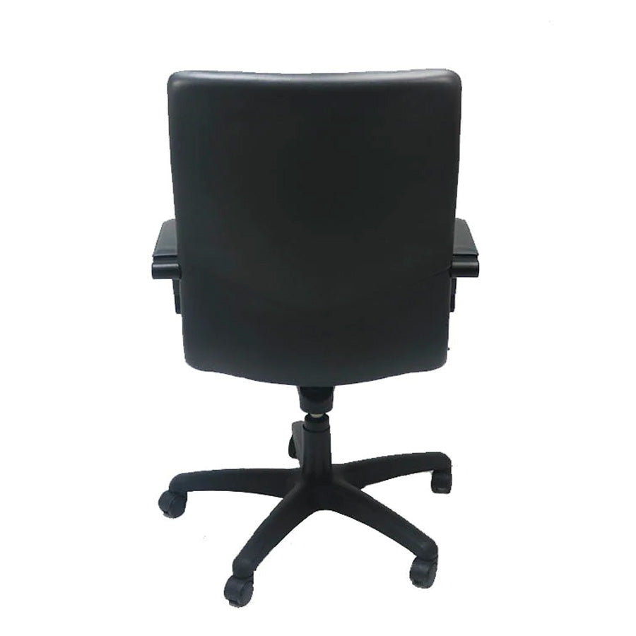 Nienkamper: Senator Boardroom Chair - Refurbished