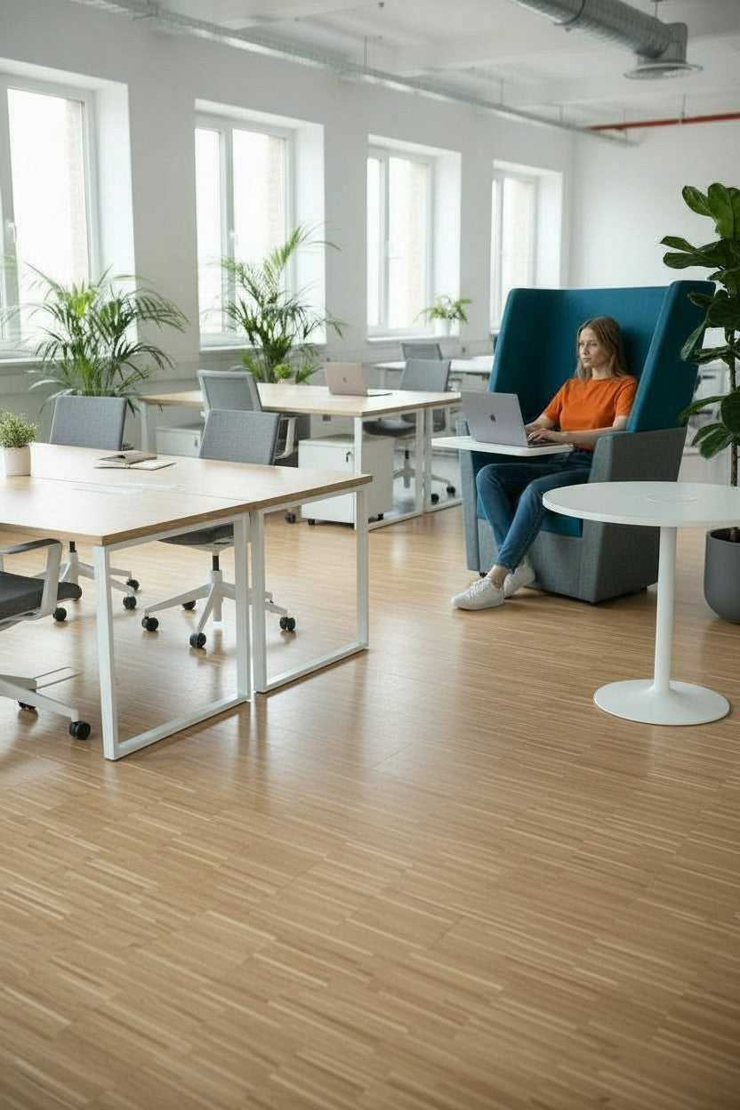 Orangebox: Donkergroenblauw en grijs weg van het bureau (AFTD) Eenpersoonsbank met hoge rugleuning: - Gerenoveerd