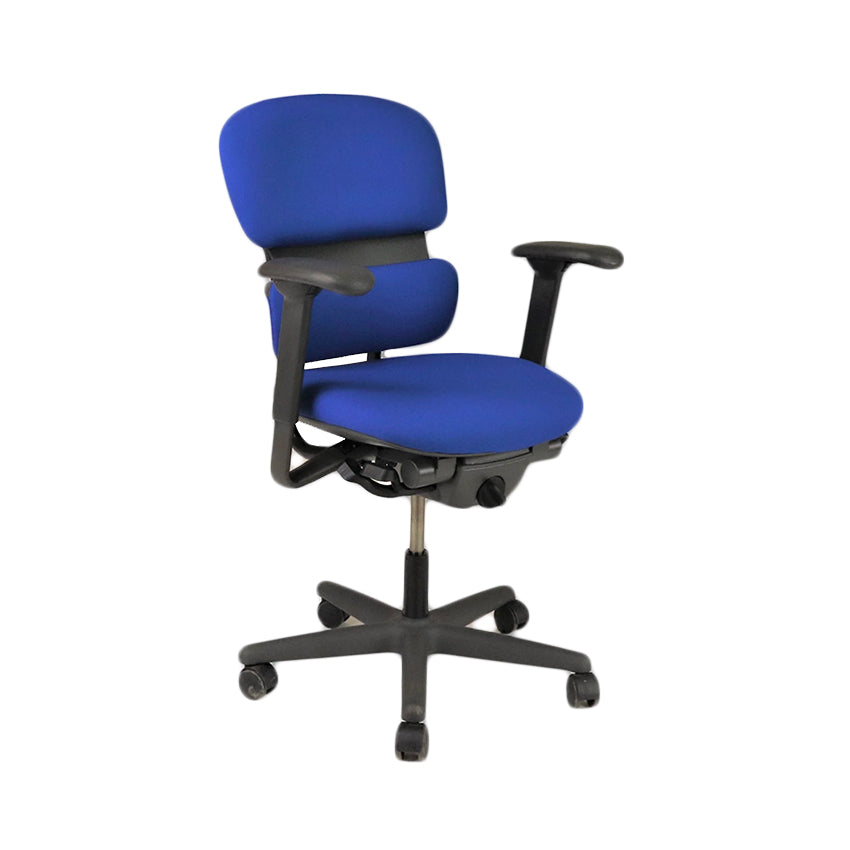 KI: Impulse Bureaustoel in blauwe stof - Gerenoveerd