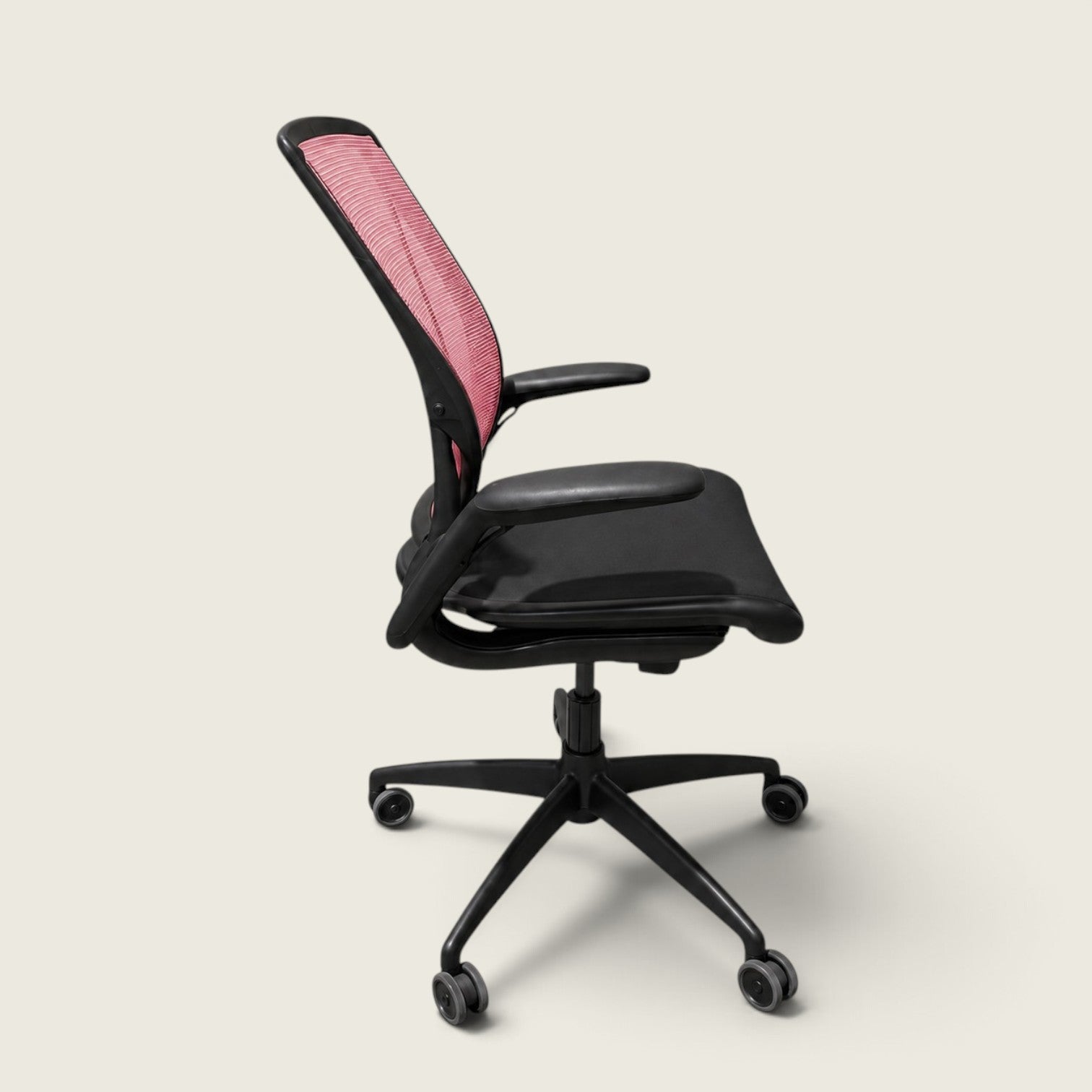 Humanscale: Diffrient World Task Chair in Red Mesh - Refurbished