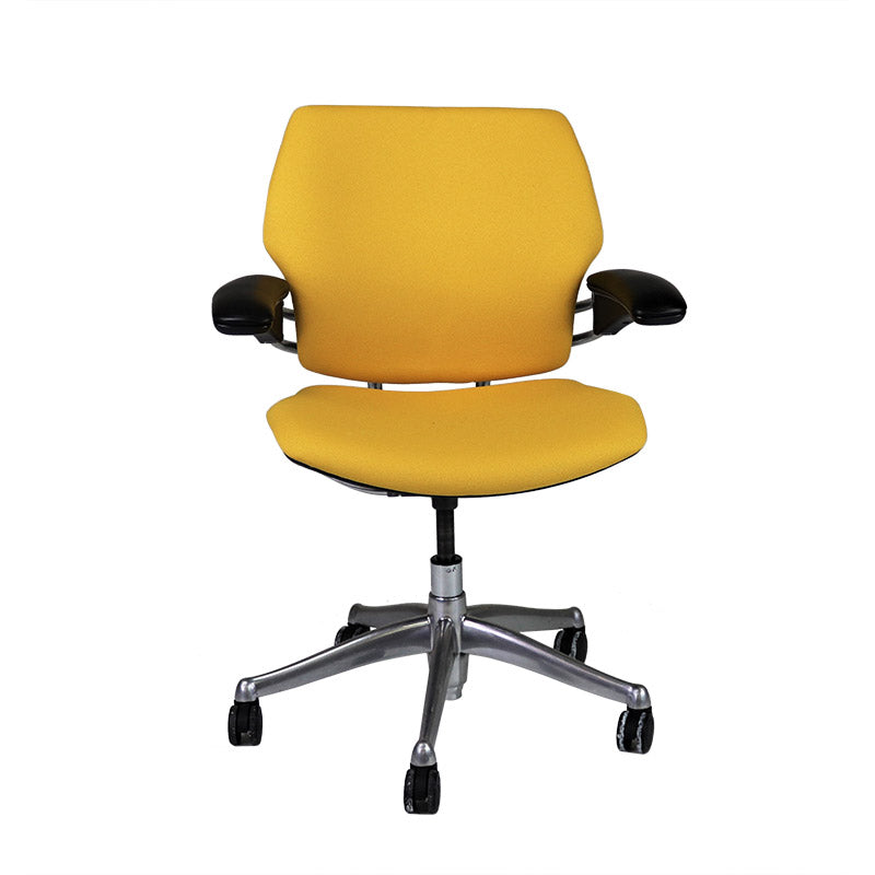 Humanscale: Freedom-bureaustoel met aluminium frame in gele stof - Gerenoveerd