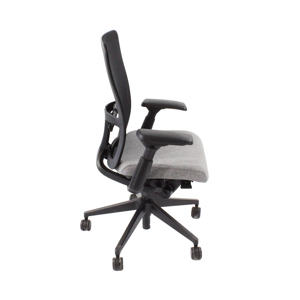 Haworth: Zody Comforto 89 bureaustoel in grijze stof/zwart frame - gerenoveerd