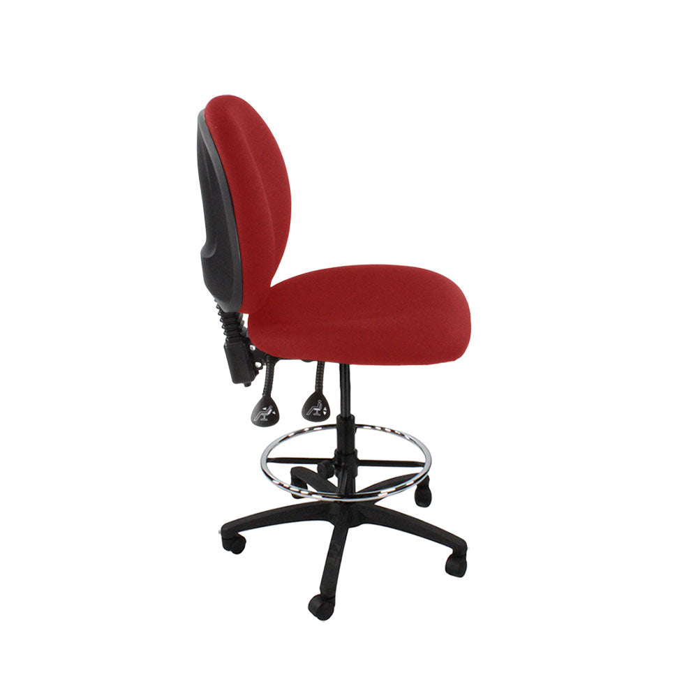TOC: Scoop Draftsman-stoel zonder armen in rode stof - Gerenoveerd