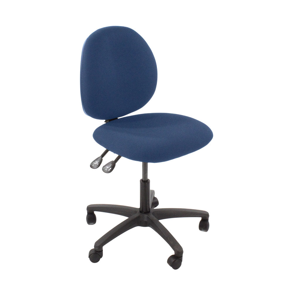 TOC: Scoop Operator Chair in blauwe stof zonder armen - Gerenoveerd