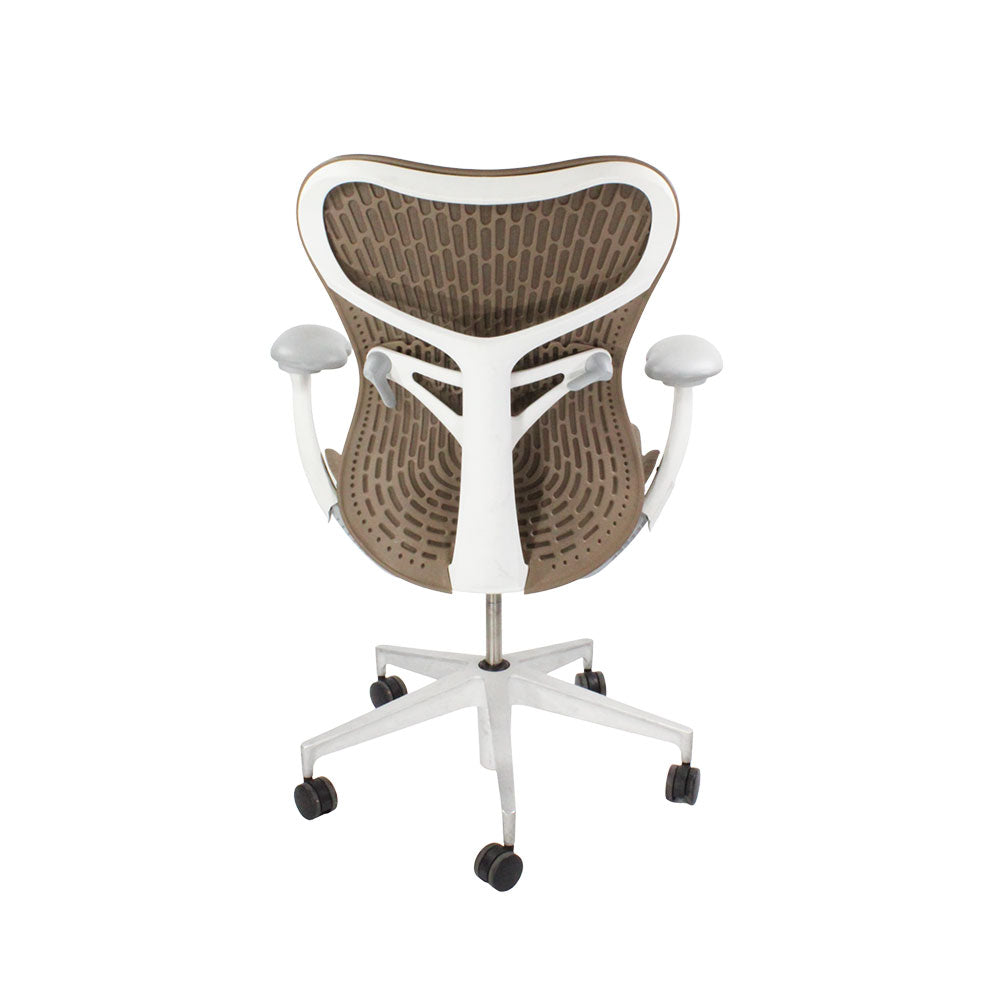 Herman Miller: Mirra 2 bureaustoel in bruin - gerenoveerd