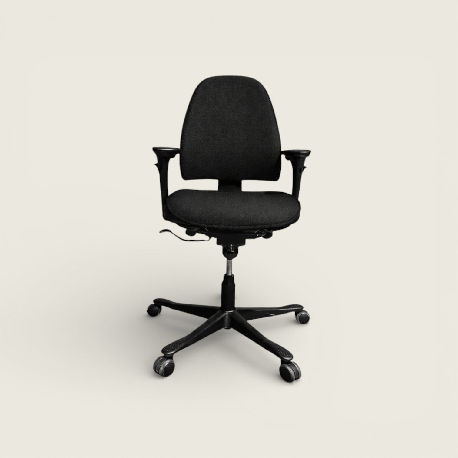 <tc>Kinnarps</tc>: Secretariaatsstoel - Gerenoveerd