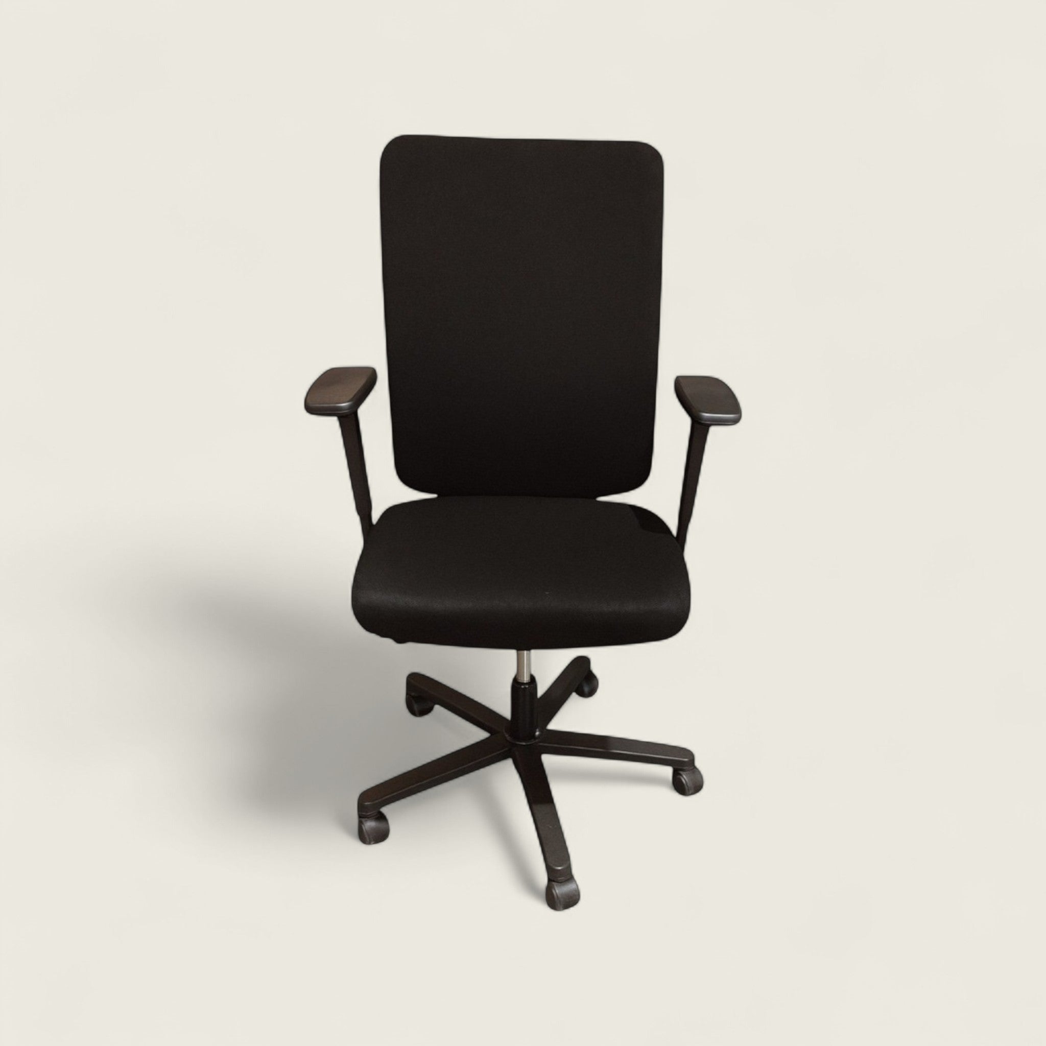 Konig + Neurath: Jet One Black Task Chair - Refurbished
