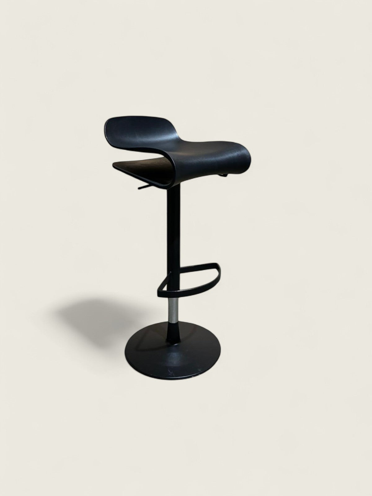 <tc>Kristalia</tc>: Barkruk - Gerenoveerd