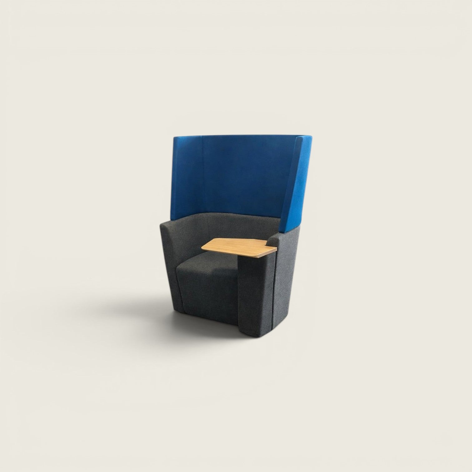 Orangebox: Donkergroenblauw en grijs weg van het bureau (AFTD) Eenpersoonsbank met hoge rugleuning: - Gerenoveerd